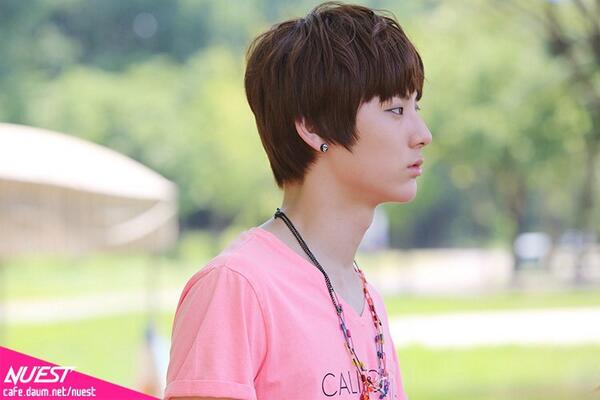 MinHyun__b's tweet photo. √

今君を遠くからぼうっと
見つめる僕が感じられないの？

「여보세요 / Hello」
https://t.co/WHlhE3X2Ke