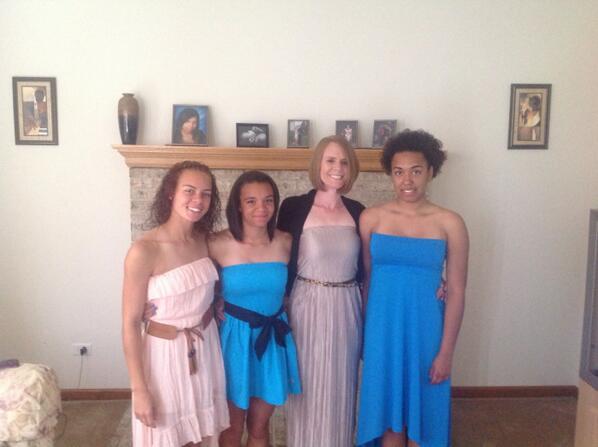 KruJones's tweet photo. My lovely ladies! http://t.co/UxNpV2pkyG