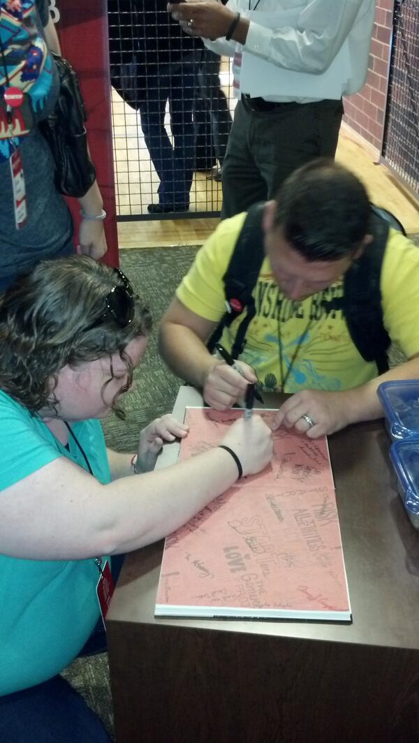 EchoAlexzander's tweet image. Signing into the famous #STARTexp book at the #STARTconf, what a powerful group of unstuck, unstoppable people!