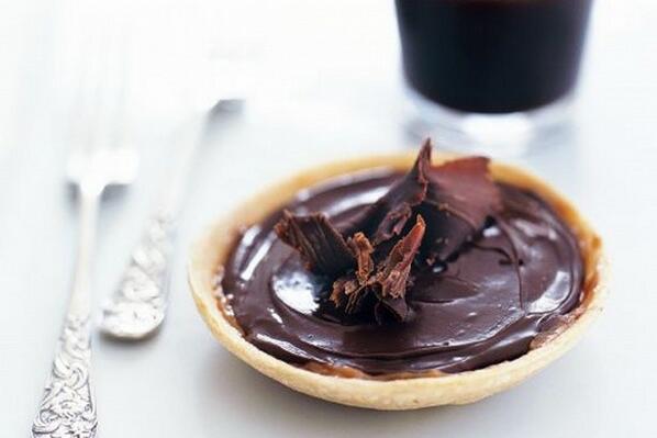 fooodgasm's tweet photo. Chocolate caramel tarts 😳 http://t.co/ZYJ5OBaQsH