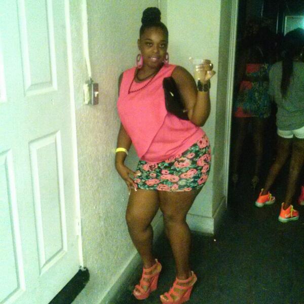 mrsstackhouse13's tweet photo. Y hate cause um thicker den u http://t.co/yvF4y3sgk6