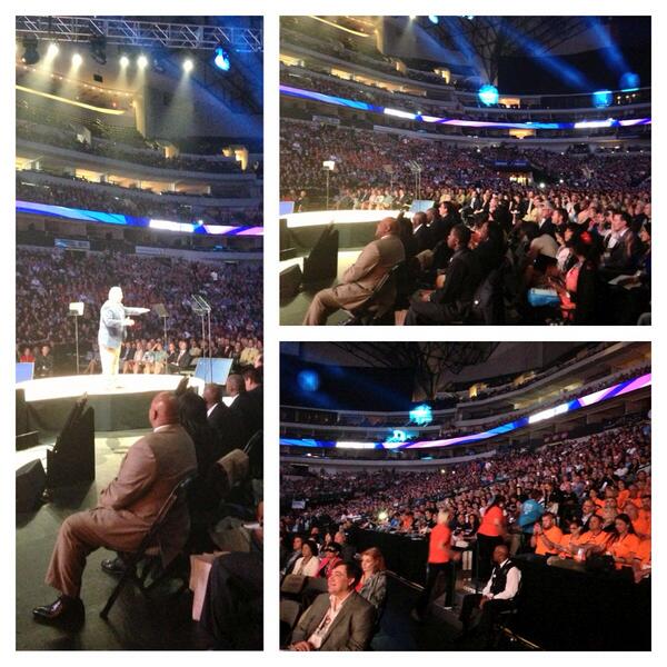 Maxwell_Leaders's tweet image. Today I am in Dallas speaking for 11K people in Ambit energy and their incredible leadership team.