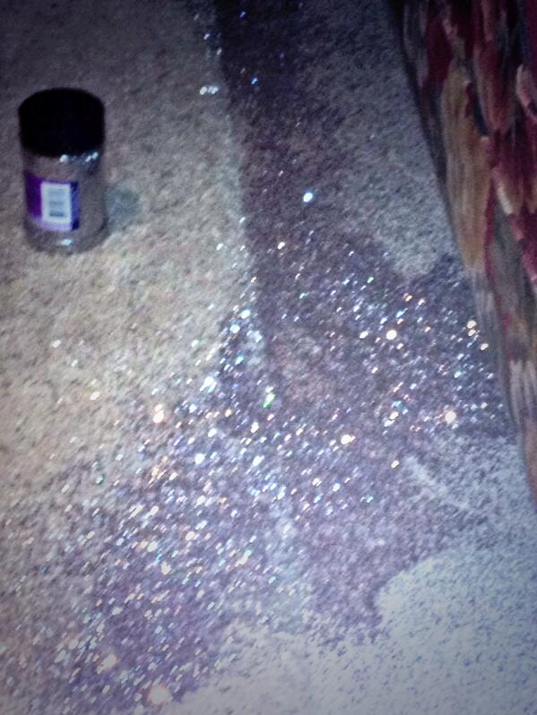 LProdney's tweet image. Because you can&apos;t make it a month at Hendrix without a glitter mishap. #hendrixproblems