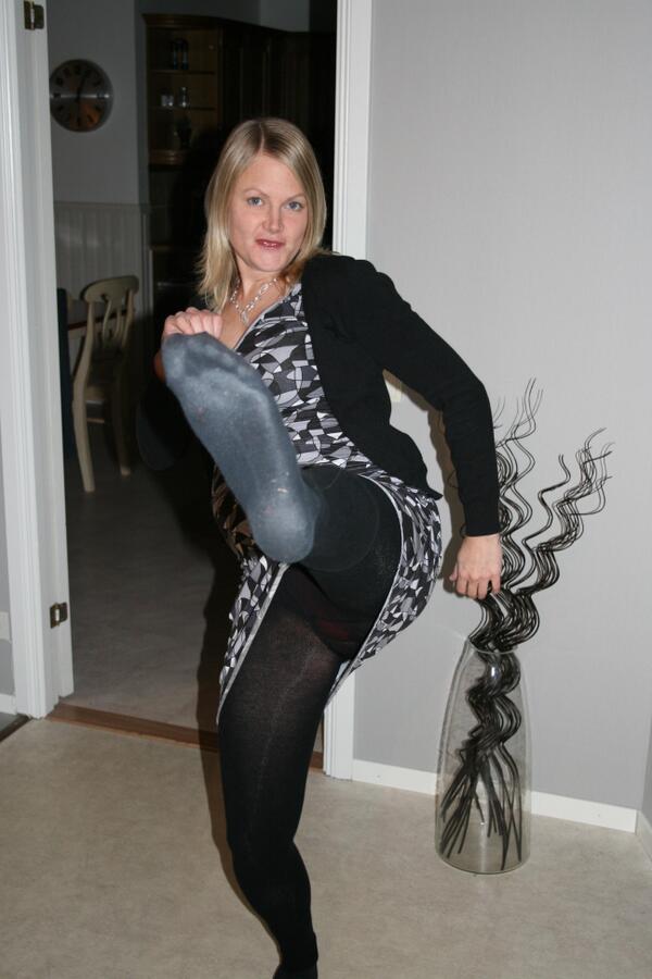 Nylonaddicted's tweet photo. #tights http://t.co/HS7aIQML2h