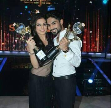 #DrashtiSalman with the Jhalak trophy :* @drashti10 @salmanyusufkhan  ♥