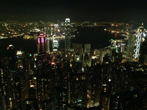 michiue's tweet photo. 宿に戻った。百万ドルの夜景を見てきた http://t.co/ScQDo1Bml2