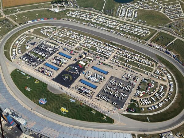 budblimp's tweet photo. Hey race fans, look to the skies for the @BudBlimp and send us your pics.  #SpotTheBlimp http://t.co/CMexEQ4Dar