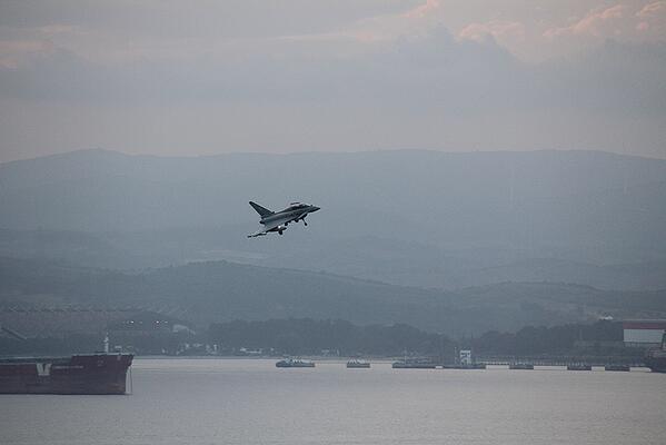 SnowhawkNL's tweet image. "#Gibraltar a few mins ago saw a fly over of two #RAF #TyphoonJets commemorating #Battle Of #Britain http://t.co/cffOko0Hh2"