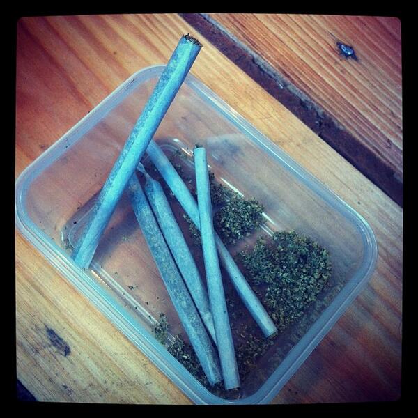 ReeferKid420's tweet photo. 'bout to do some kush ups http://t.co/XdMkTntXqa