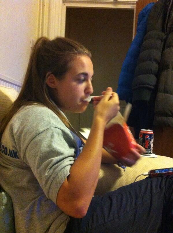 gabbybasketter's tweet image. The last mouthful of her wok to walk, AN HOUR AND 10 MINS after starting it! @FeeCartwright #turtlepace