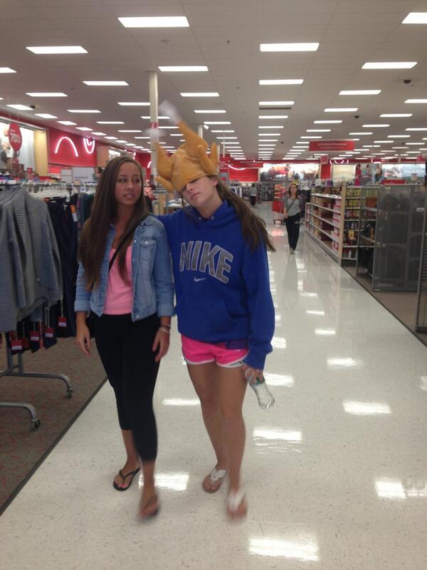 SaraMercogliano's tweet image. #turkeyhead @Elyseeeemarie @jordynngrant @rachelsidorskii