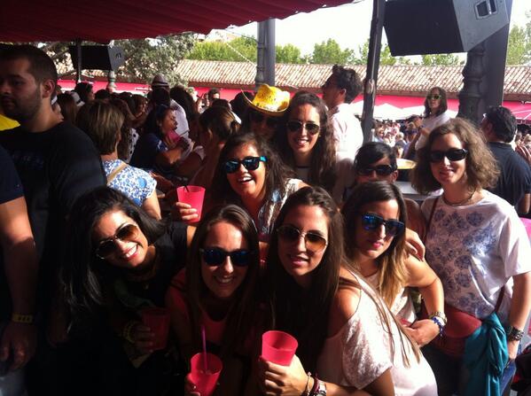 Paularuiz_2's tweet photo. Mojito,Albacete,caloh!!🎉 @Maku_ff13 @albarosaoh @Mariado_oficial @Anchoeils  @FeriaAlbacet13 http://t.co/Q7cLnVUZDt