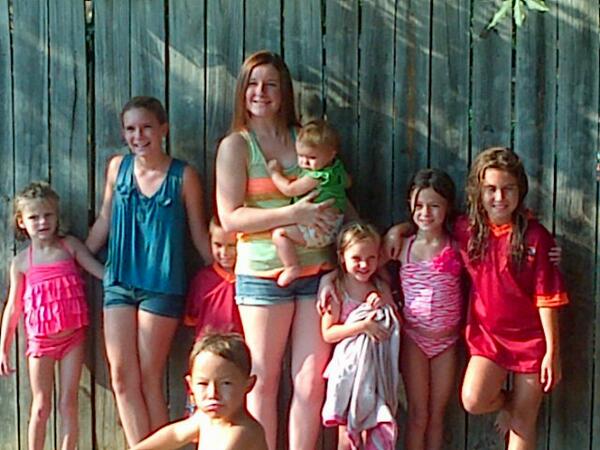 DaBearsSoftball's tweet photo. Look at the adorable kids, and the kid on the bike. http://t.co/7M9lxiy2Mu