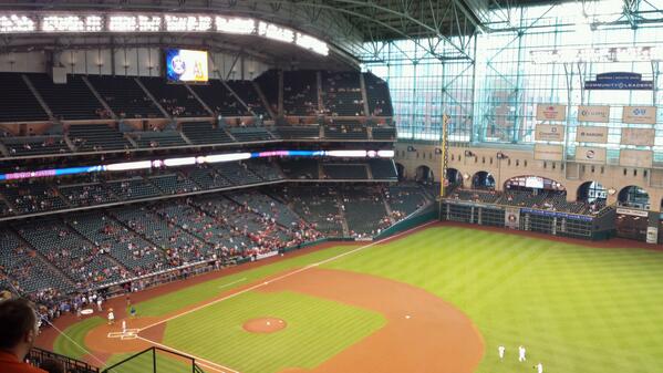 SiennaGeorge's tweet photo. First Astros game! Praise be for an indoor baseball stadium #hotterthanacob http://t.co/HZvyvPPsMc
