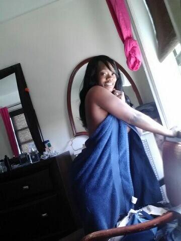 Fresh outta the shower. Who wants me to drop my towel? RT http://t.co/EJXOgsLyRi