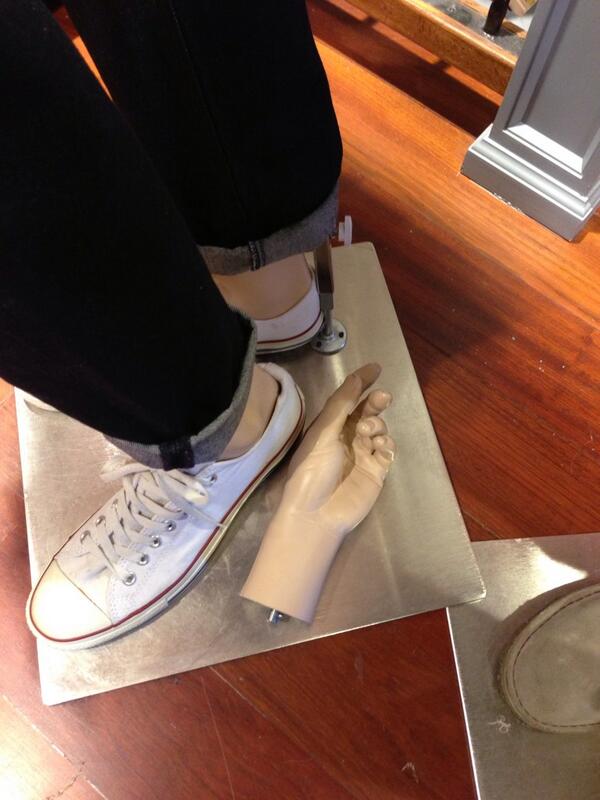 .<a href="/ClubMonaco/">Club Monaco</a> "Can I give you a hand?"