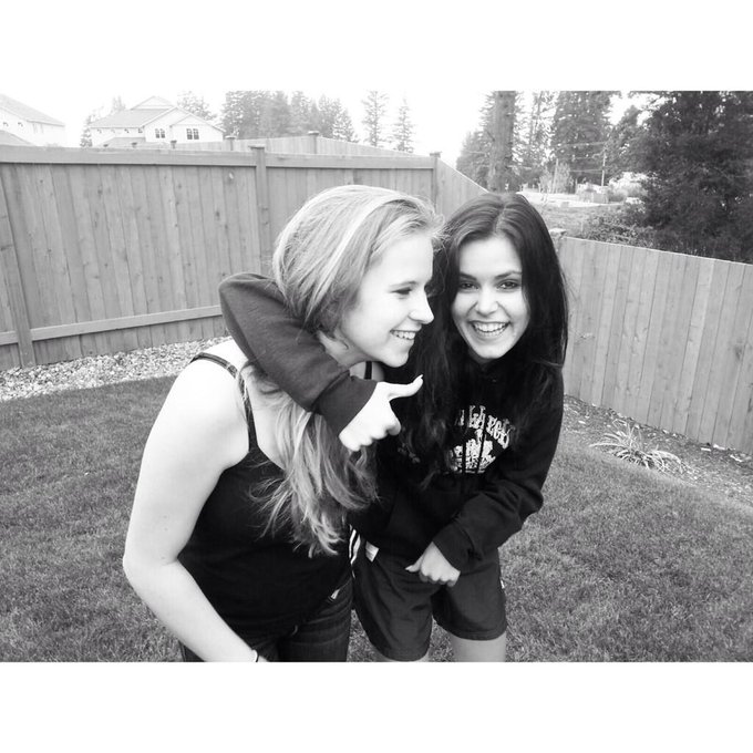 Watch Amberleigh West's leaked NSFW photo on TwXstars