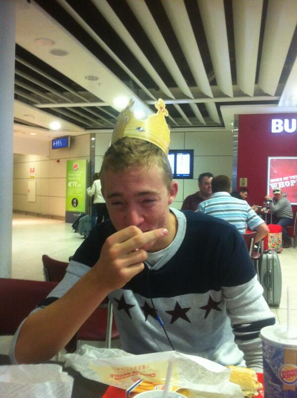 RichardCouse96's tweet image. All hail king Eoiner #inbits #chickenroyale