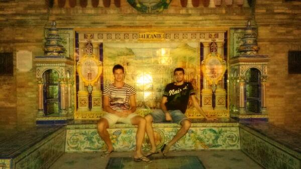 stefanjille's tweet photo. De paseo por #Sevilla con @marcopenalver para celebrar la victoria http://t.co/msBrlMIo7O
