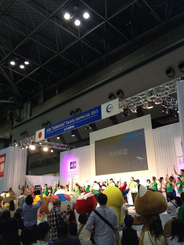 tabihaku's tweet photo. 東6ホールフォー��ムステージ盛り上がってます。 http://t.co/86RKewm54n