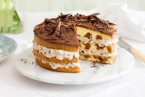 fooodgasm's tweet photo. Cheat's tiramisu cake 😍 http://t.co/0x8QjmfyGX