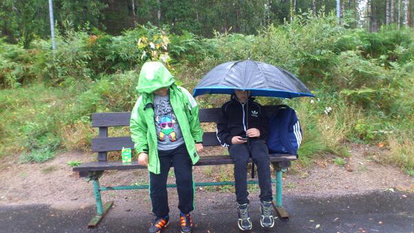 frostrom's tweet image. Storebror håller sig sysselsatt mellan matcherna. #Poolspel