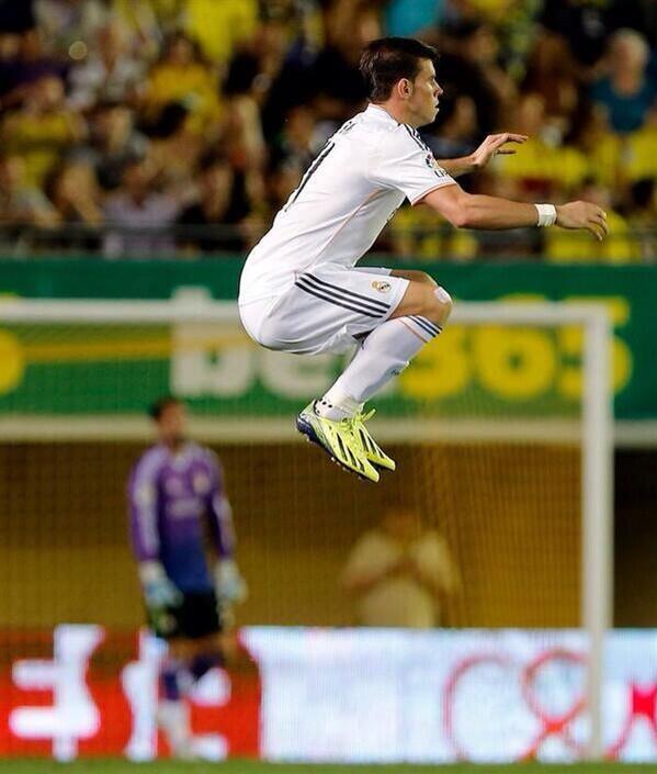 Colmenero's tweet photo. No sé si esto es un salto o es que está volando con las orejas. http://t.co/S2UwVv9smF