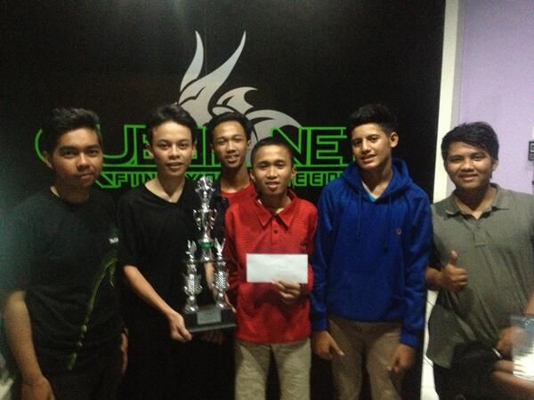 QueenNetBdg's tweet photo. 3rd place point blank queen net bandung QLATER !!!! http://t.co/QVw38YyslT