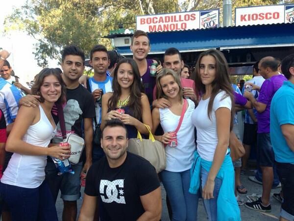 ale_tuvi's tweet photo. En los aledaños de.la.rosaleda @OskitaMena @PepeRomero88 @AleReyes_87 @albertoiri @cgjessi @Nerea2M @SarayGuerrero92 http://t.co/6wqPzajfiM