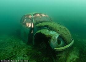 MundoSubmarino's tweet photo. Volkswagen hundido http://t.co/GMR0XrYtYq