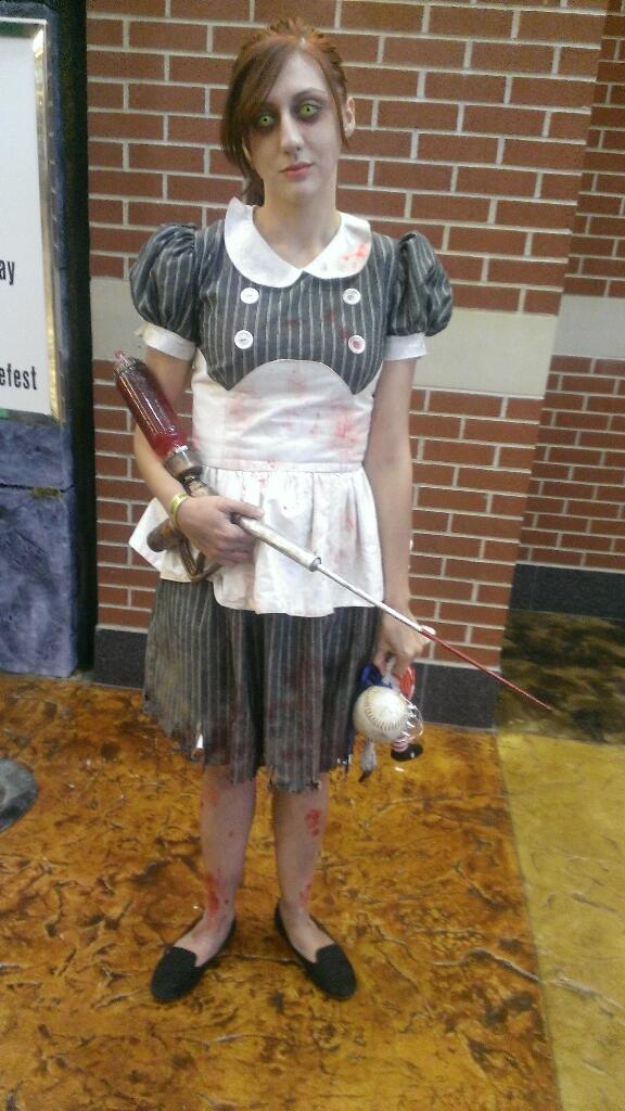zombiesinmyblog's tweet image. At the @TheScarefest Costume Contest, #Bioshock was represented with a Little Sister. #Scarefest6