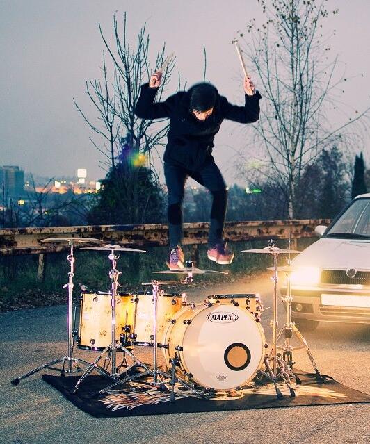 KariKeepCalm's tweet photo. Redbull dělá divi :)<3 best drumer ever for me :P :D http://t.co/xZkGylcrFB
