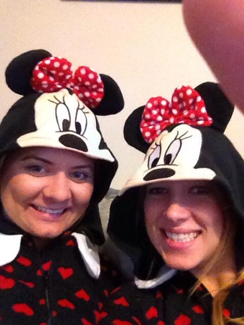 steph09rose's tweet image. Sunday relaxing... #randompurchase #minniemouse #thatshowweroll