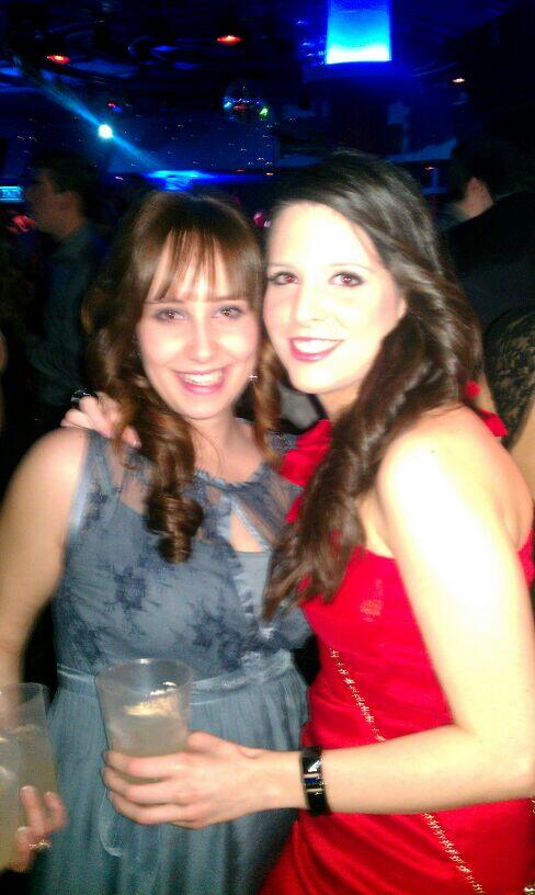 Elenita_6's tweet photo. Hoy se merece esto y más. Día especial pa @nurialoz  y desde aquí le mando besitos de amor de primas! :) guapa!!!
, http://t.co/xPJnsj5O7u