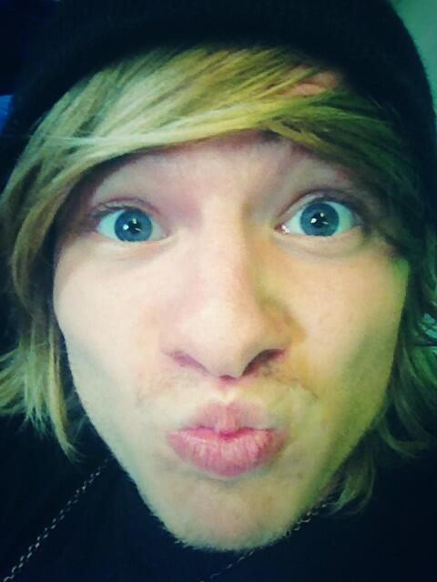 ReachingRight's tweet image. Spreading some love for you guys! Kisses &amp;lt;3 lol