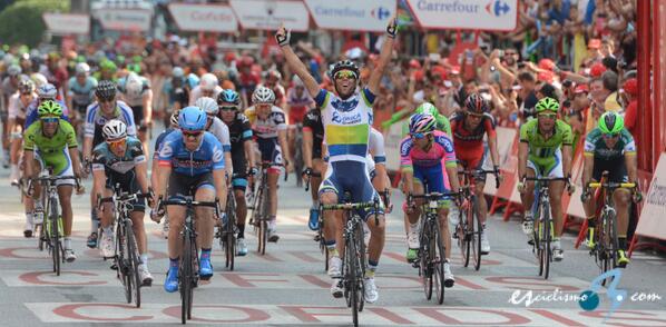 Michael Matthews ganando la última etapa de esta #Vuelta13 "
