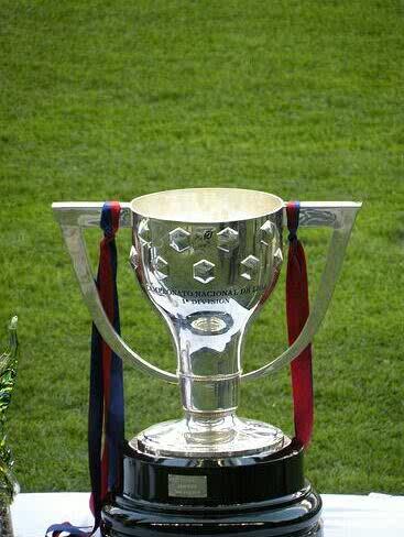 TitoVilanovaINA's tweet photo. Maybe 'First' and 'Last' Trophy, from Tito :') http://t.co/CDG15OFUMp