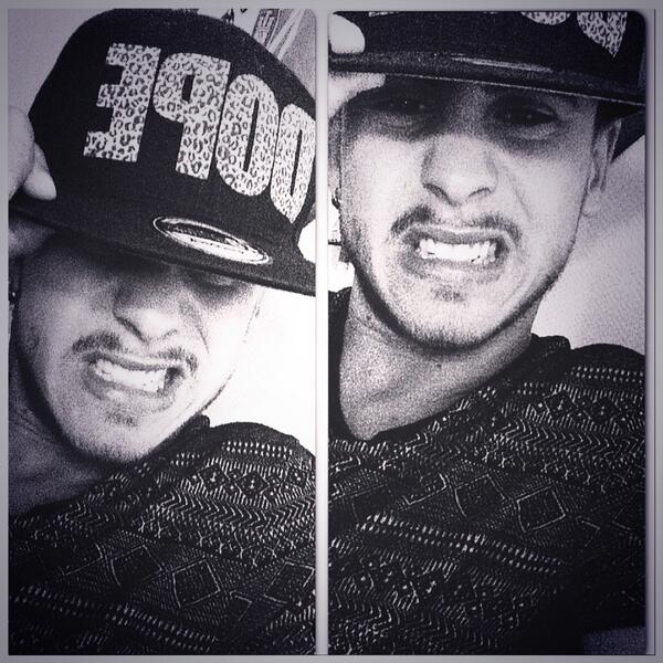 alexrainhadasi's tweet photo. Bonsoir 😘😘 http://t.co/QBXLQNKuEK