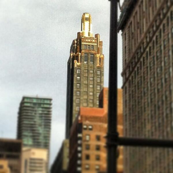 One of my favorite buildings in chicago #carbide&carbonbuilding #chicago #chicagoarchitecture by serri09