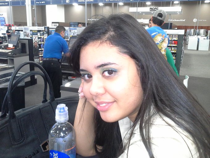 Picking up my GTA V at Best Buy! Got the hook up! http://t.co/qCloMTCBIZ