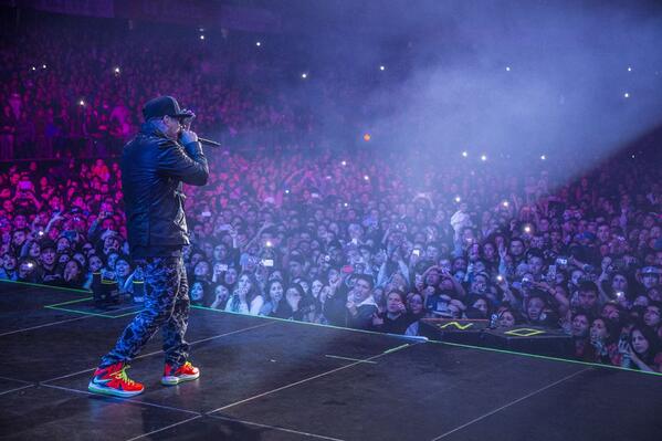 daddy_yankee's tweet image. Exclusivo para mis fans -- Switchea #DaddyYankee buff.ly/1eBXsSn