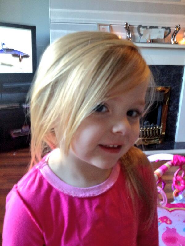 jodiemaley's tweet photo. @stace647  like my new side fringe? I cut it myself 💇😯 yea no joke cut her hair with nail scissors! #wildchild http://t.co/sZEl5y0euI