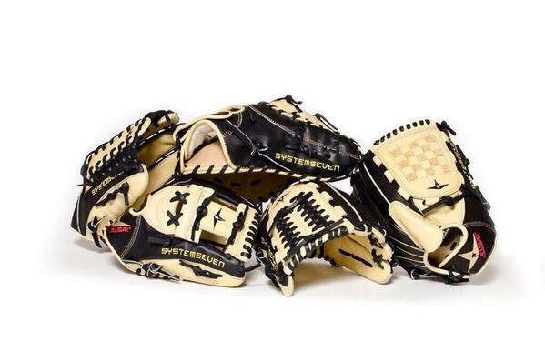 TheBestGear's tweet photo. Retweet if you like these awesome gloves by @ALLSTARSPORTS  #TBG http://t.co/11s8tV0YtY
