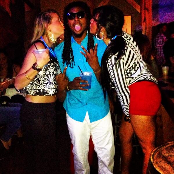 KNPMarQ's tweet image. As Long As These Ladies Love Me! #sswh #lastnight #letsgetit #yahzillme