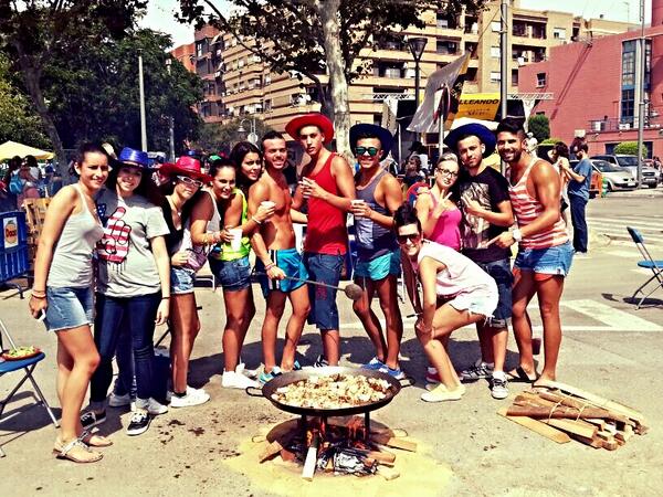cristianbelm's tweet photo. #Paellasxirivella2013 @DanielTravieso0 @RaulKelas @Rupen22 @bebaShore @GemitaGemiGema @Noeliaxiri @LadyCrestas http://t.co/8zKoo3CgSJ