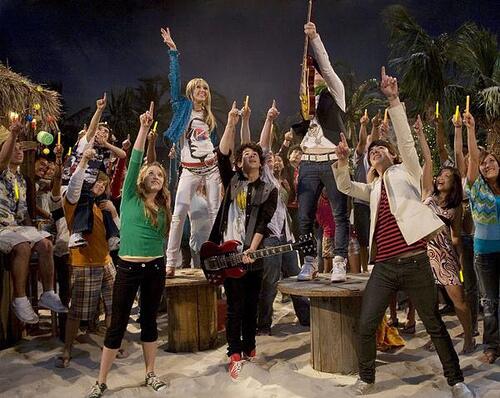 thenileyfacts's tweet photo. Recordemos cuando los Jonas salieron como invitados en Hannah Montana... #TheNileyFacts. http://t.co/4m9GJkBJkU