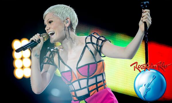 rockinrioARG's tweet photo. [Rock in rio 2013] @JessieJ cierra su concierto con mucho entusiasmo por parte del público. #RockinRio http://t.co/UIBiRnLuz3