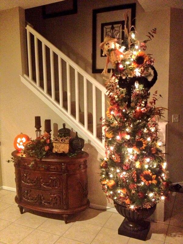 AlexaJPerry's tweet photo. My mom isn't playing you should see the rest of my house. #FALL #octoberobsessed 🎃🍂 http://t.co/2d7CGcnBDd