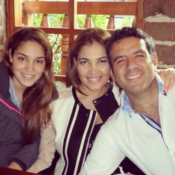 jsmaldoni's tweet photo. @Paulina_Segura @SANDARTI http://t.co/6j0hQTpMBx