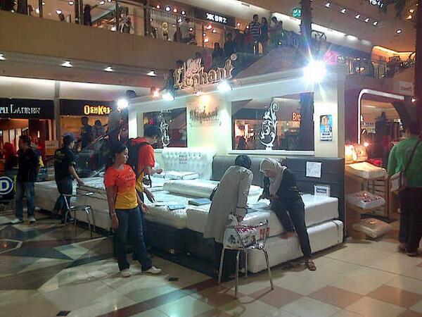 Halo semua, udah nyobain kenyamanan kasur kami belum? Datang langsung aja ke Pameran kami <a href="/MetMaLL_bks/">Mall Metropolitan</a> :)
